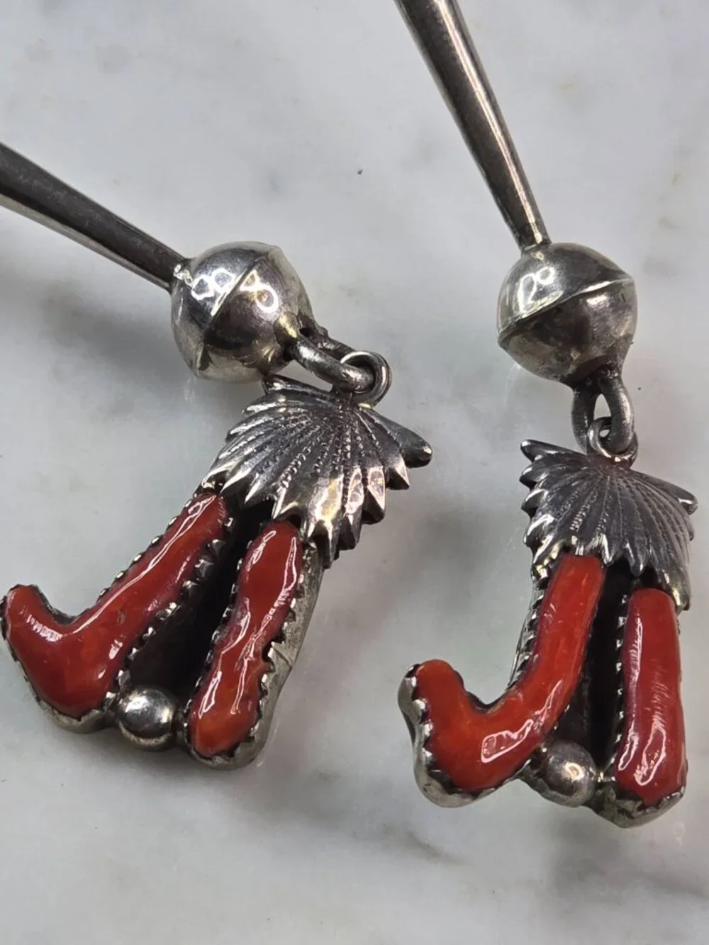 Southwestern Native American Sterling Silver Coral Leekya Bolo Tie E642